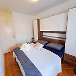 Retro Apartment *