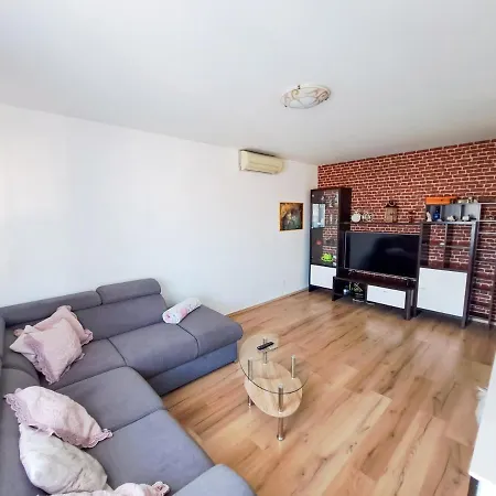 Apartment Retro Split