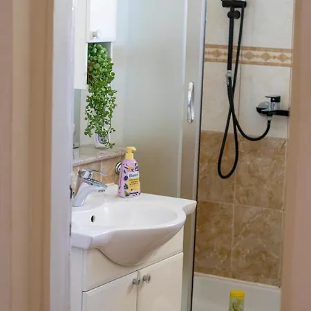 Retro Apartment Split