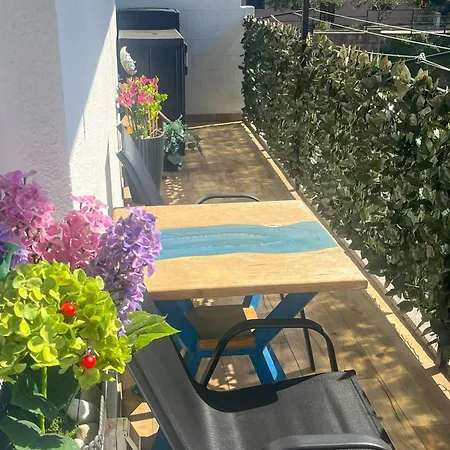 Apartment Retro Split